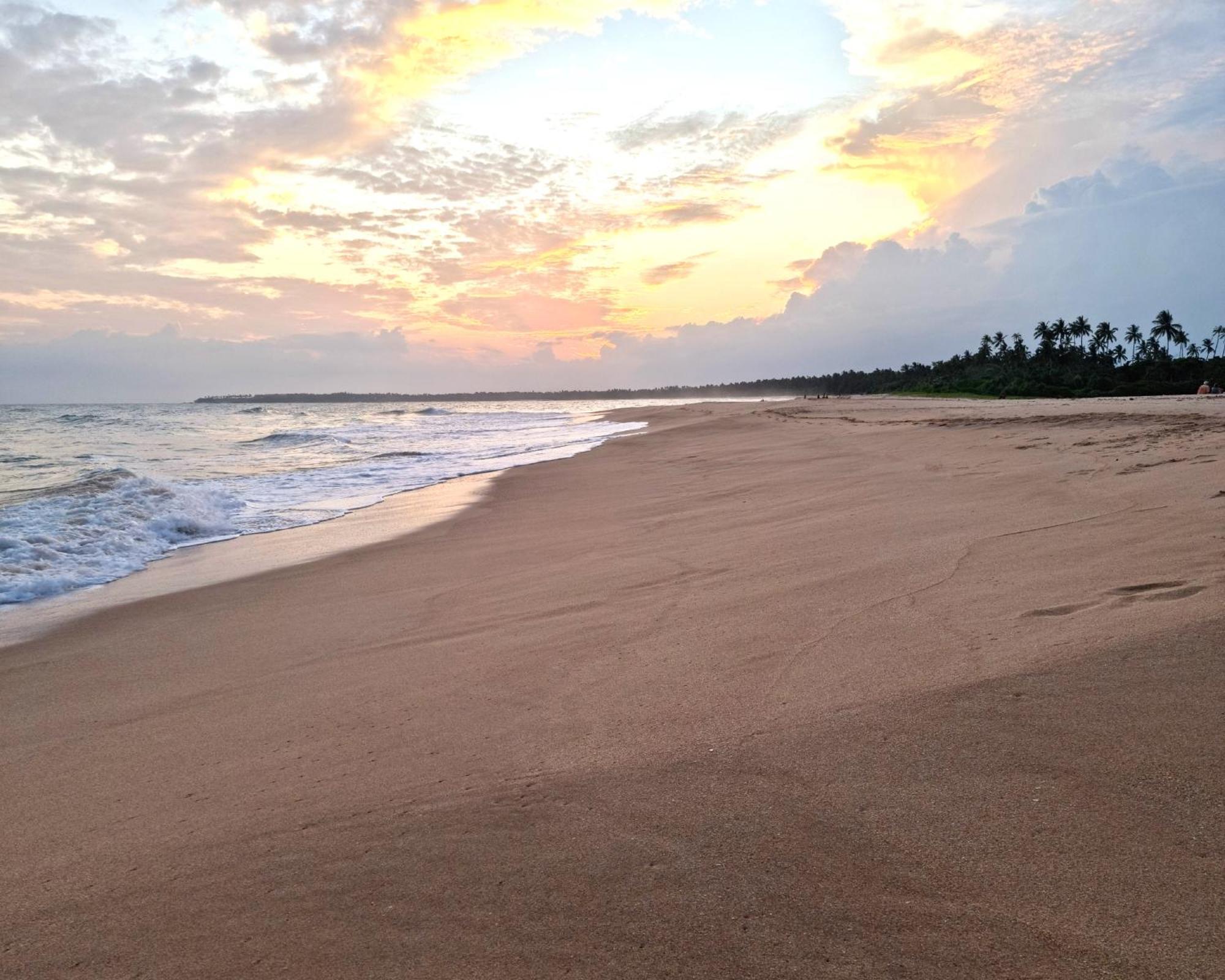 Arhimser Villa-Superb 4 Bedroom Beachfront For 8 In Ranna, Tangalle, Bb, Pool, Free Pick Up For 7 Night Stays Arriving Together, Serviced, Taxes Included Exterior foto